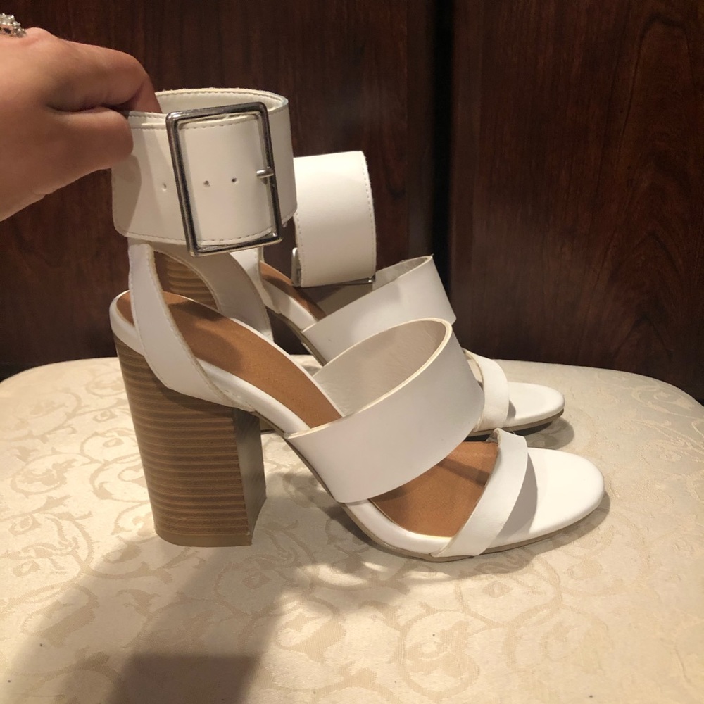 White spring/summer heel